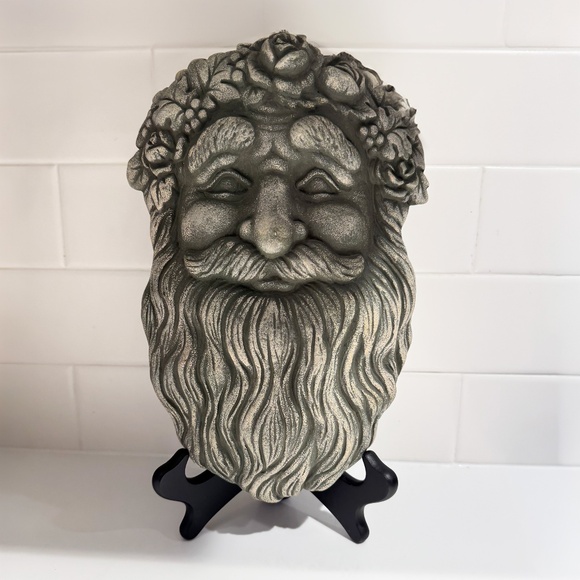 Christmas Sculpture - Picture 1 of 4